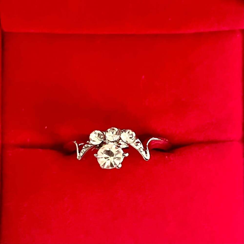 Vintage Style Sterling Silver Cubic Zirconia Cluster Ring Size 8